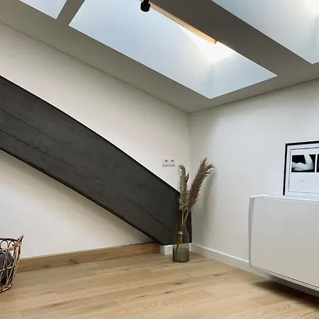 Cosy Newly Decorated Self Check-in Loft In *