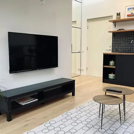 Cosy Newly Decorated Self Check-in Loft In