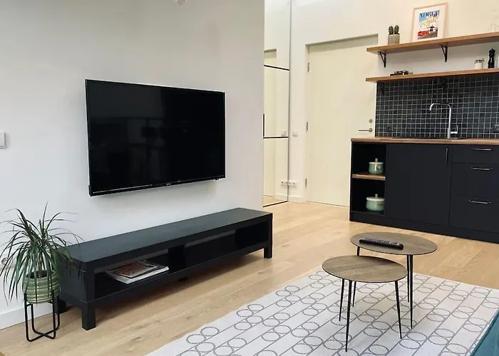 Cosy Newly Decorated Self Check-in Loft In